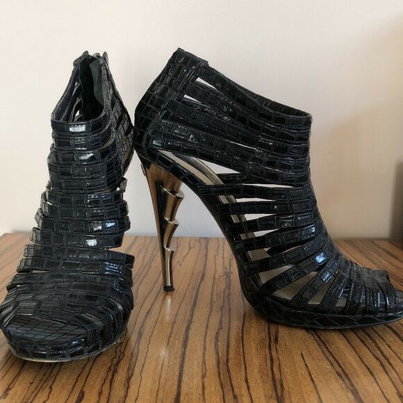 John Richmond Black Leather Strap Stilettos w/ Chrome Heels Size 38 US 7 ½ - Picture 1 of 9